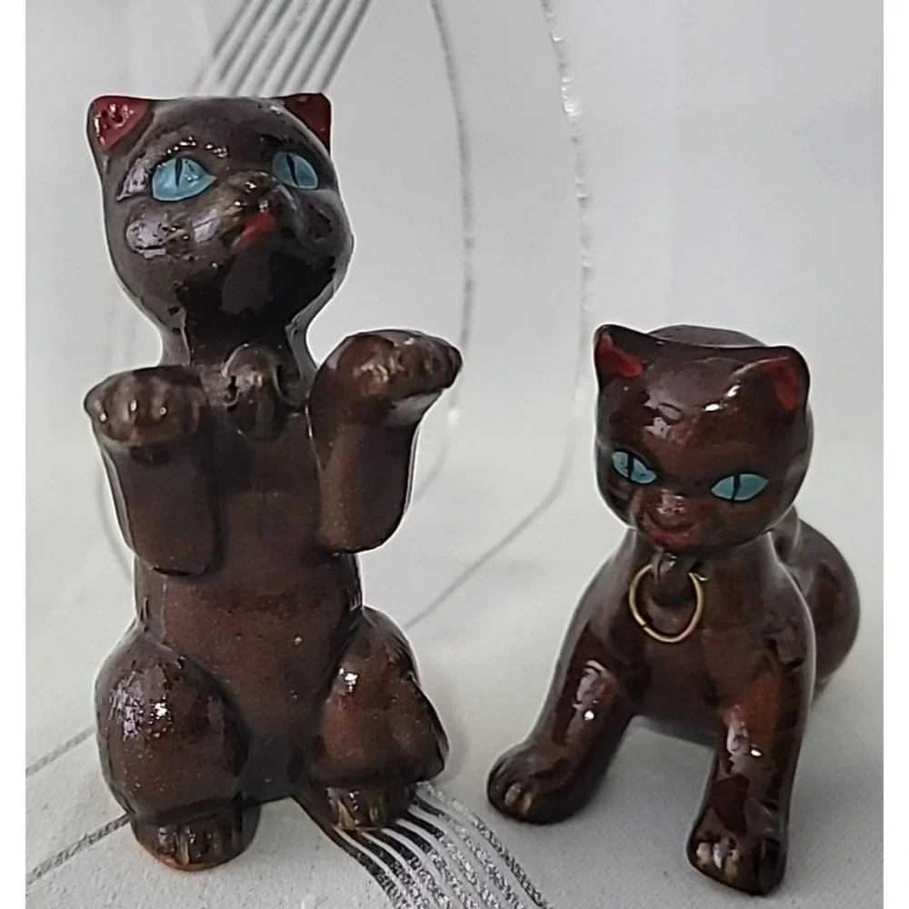 2 Vintage Brown Kitty Cat Figurines with Blue Eyes Rings Japan‎